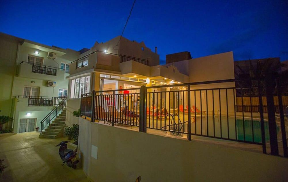 Malia Central Apartments エクステリア 写真